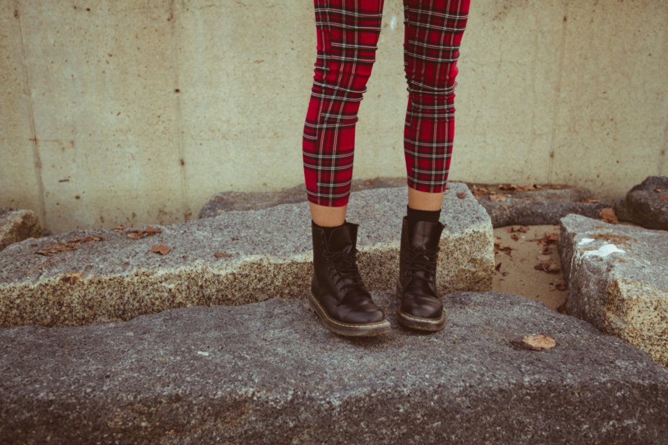 Chelsea boots for women in black leather worn with plaid trousers