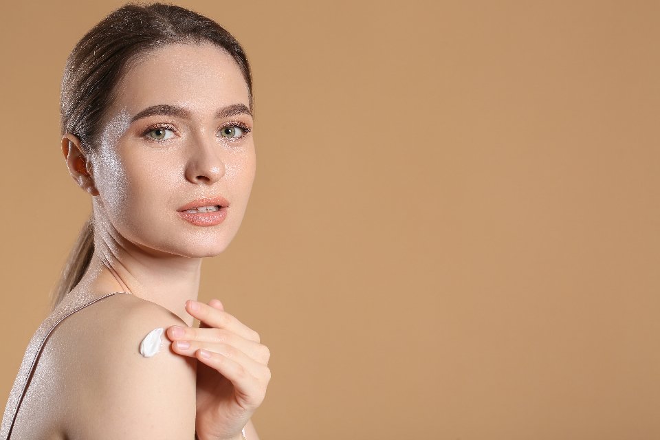 Best body mists sprayed on the shoulder after a shower