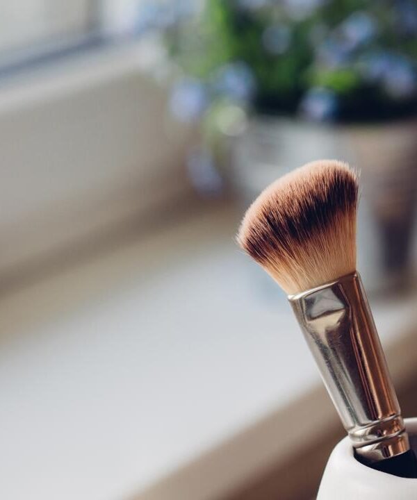 Bronzer brush vanity