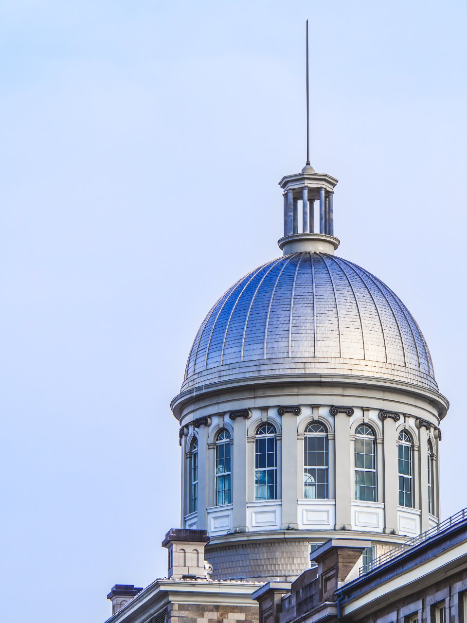 2026 midterm elections explained with a government dome against a blue sky