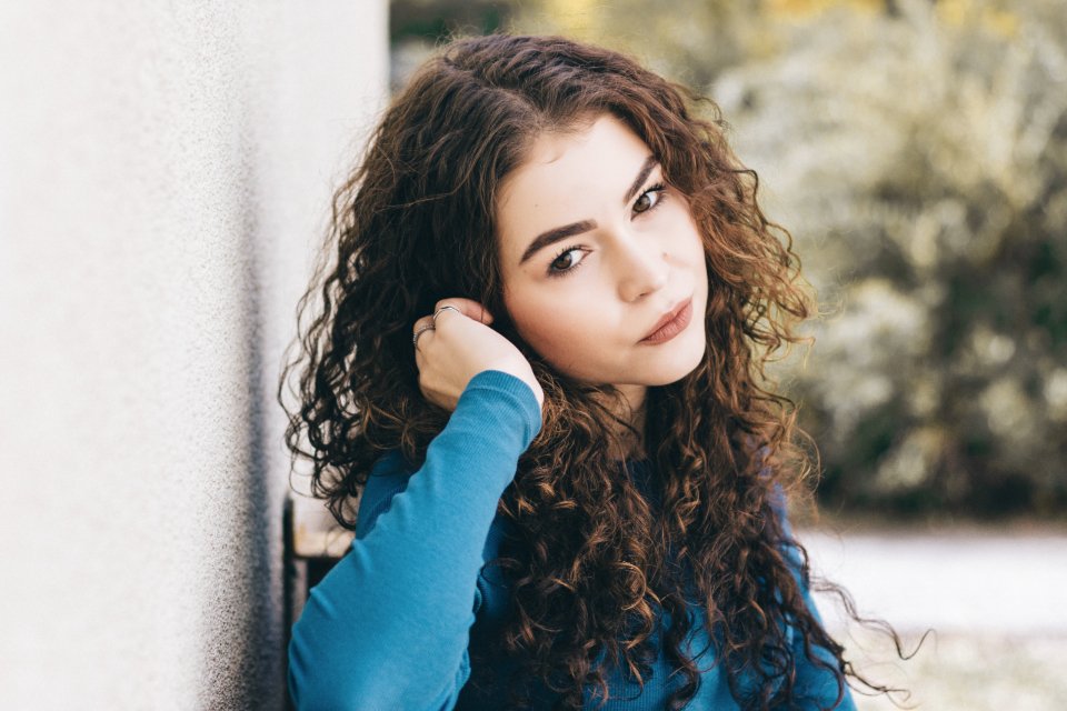 Best curling irons create soft defined curls on dark hair
