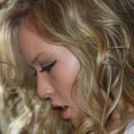 Dry shampoo wavy blonde hair