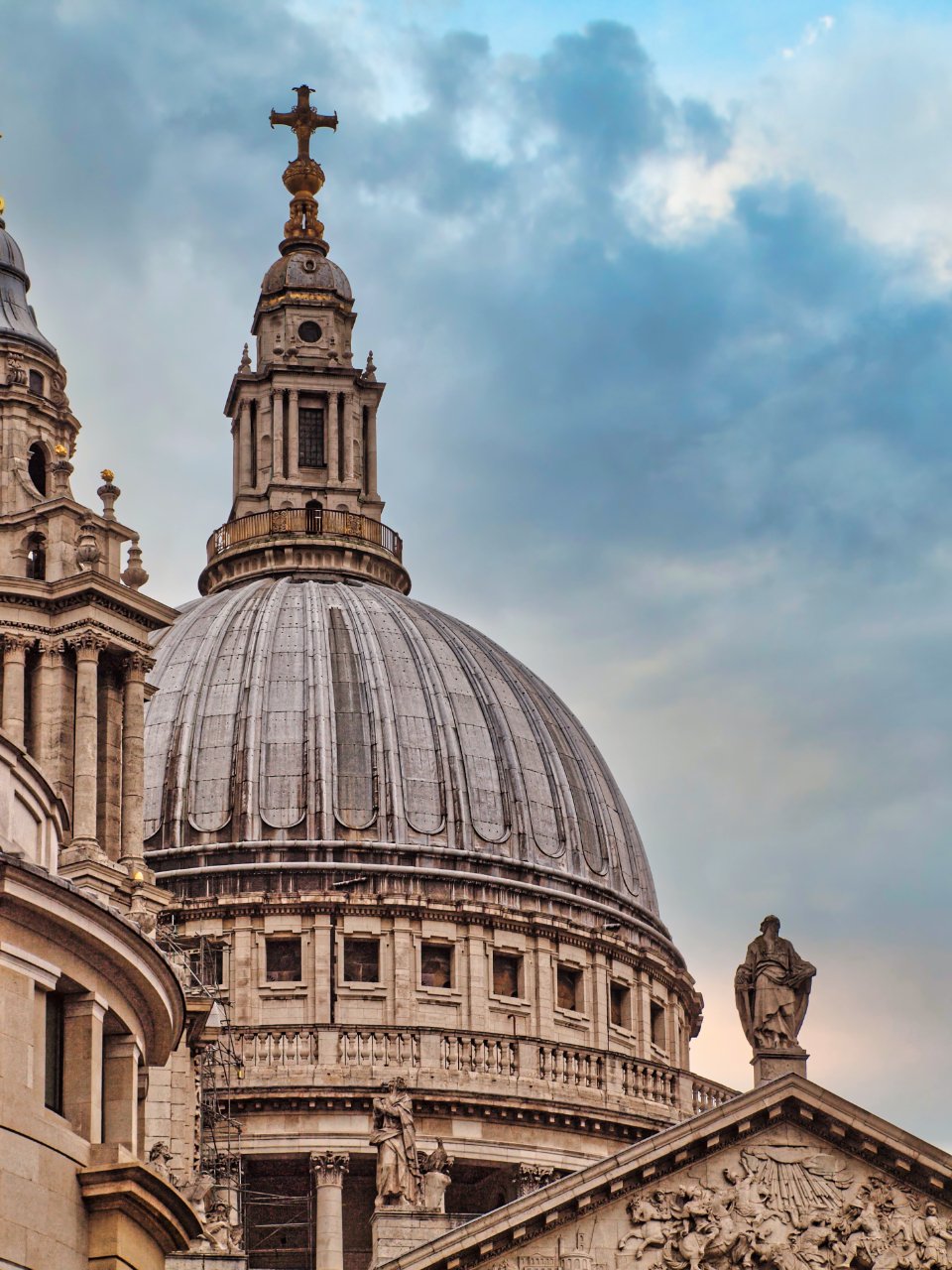 Female world leaders history symbolized by a grand government dome