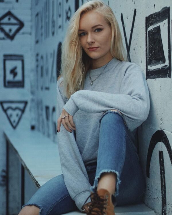 Grey sweater woman jeans