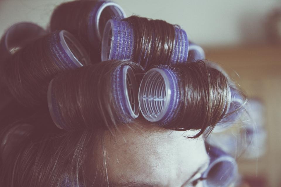 Hair rollers and heat styling with a heat protectant
