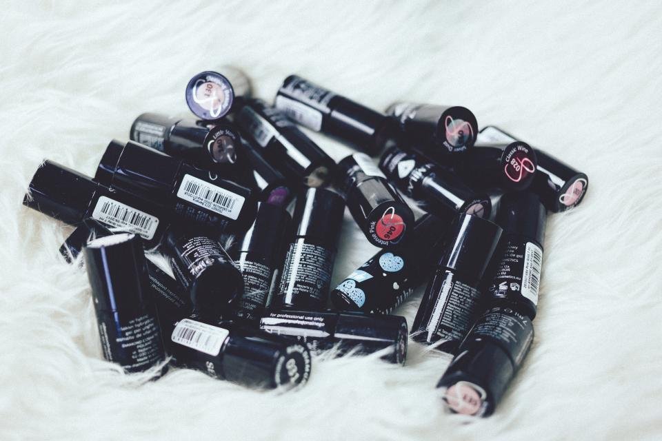 Lip products including lip oils and glosses