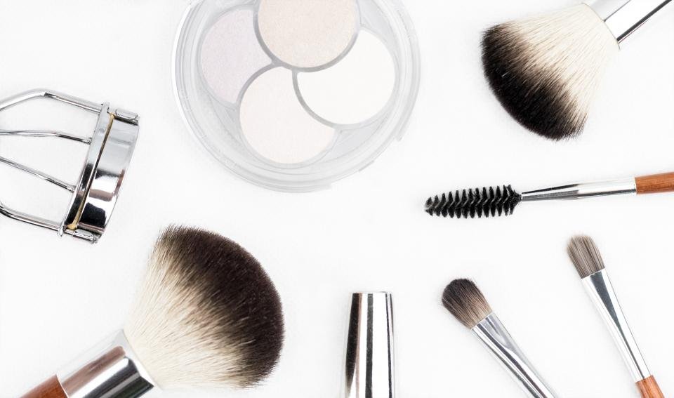 Makeup brushes for blending bronzers