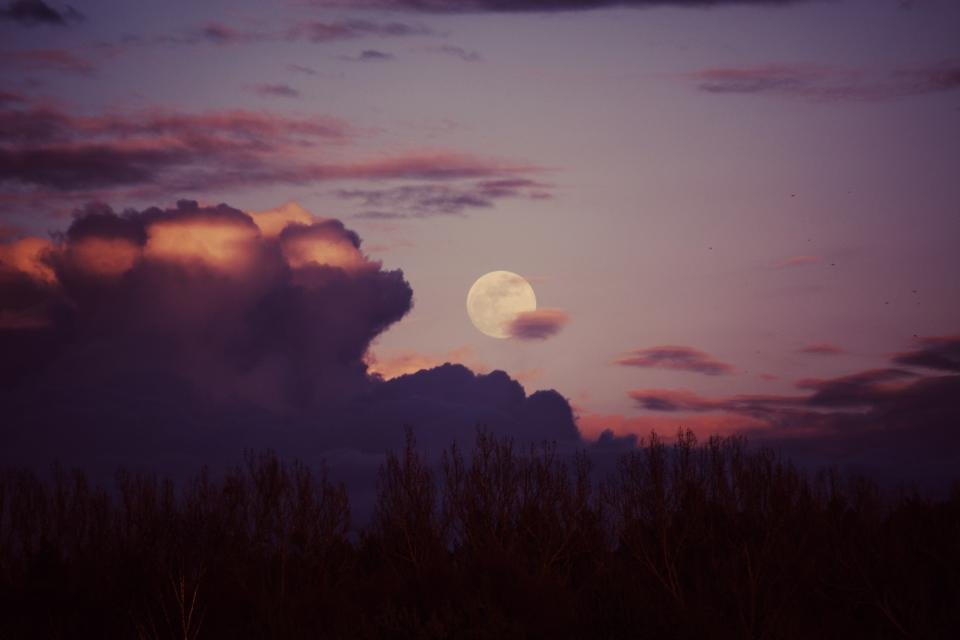 Moon rising over sunset clouds for the weekly horoscope