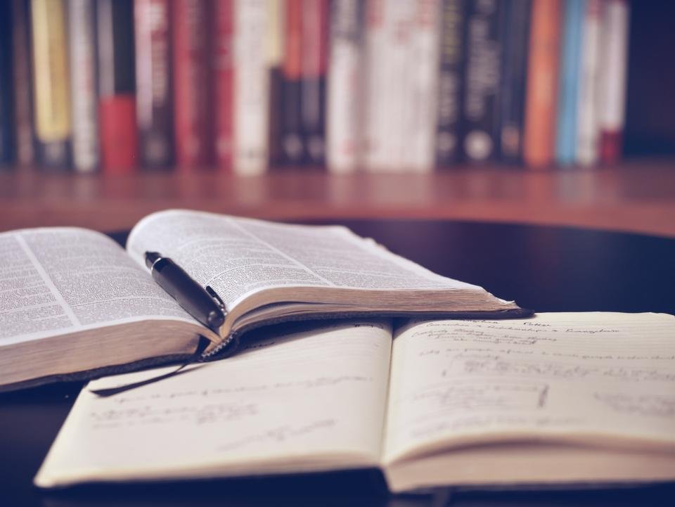 Open book and pen honouring literature laureates among women Nobel Prize winners