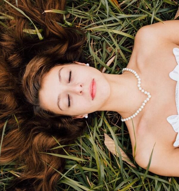 Old hollywood glamour pearls