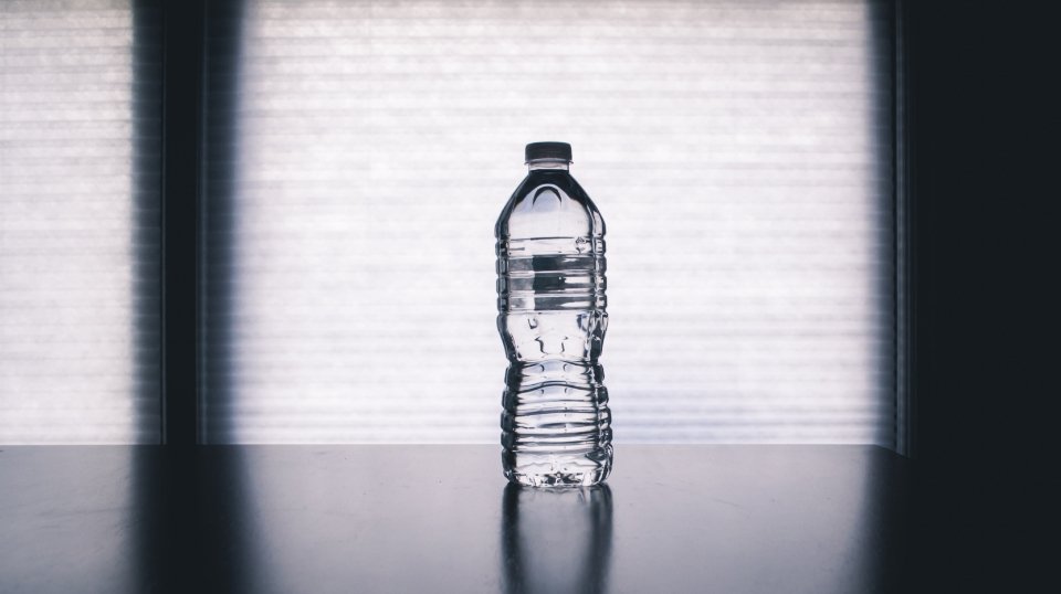 Comparing an insulated water bottle with a basic bottle