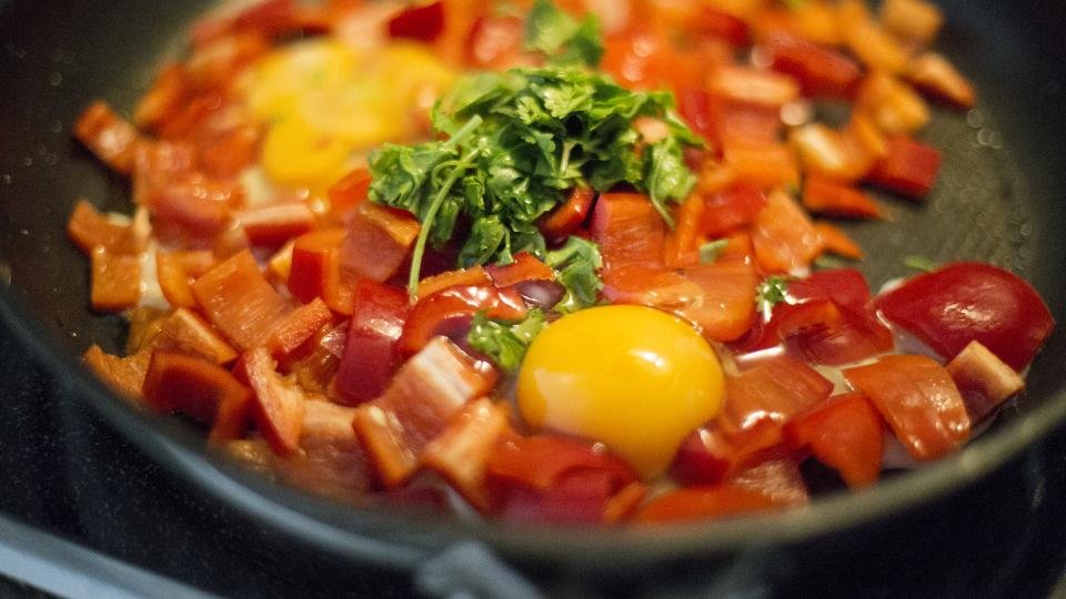 How to season cast iron skillet with a thin layer of oil