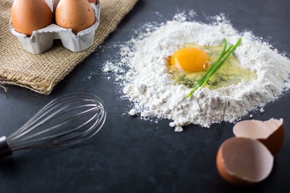 Stand mixer baking eggs whisk