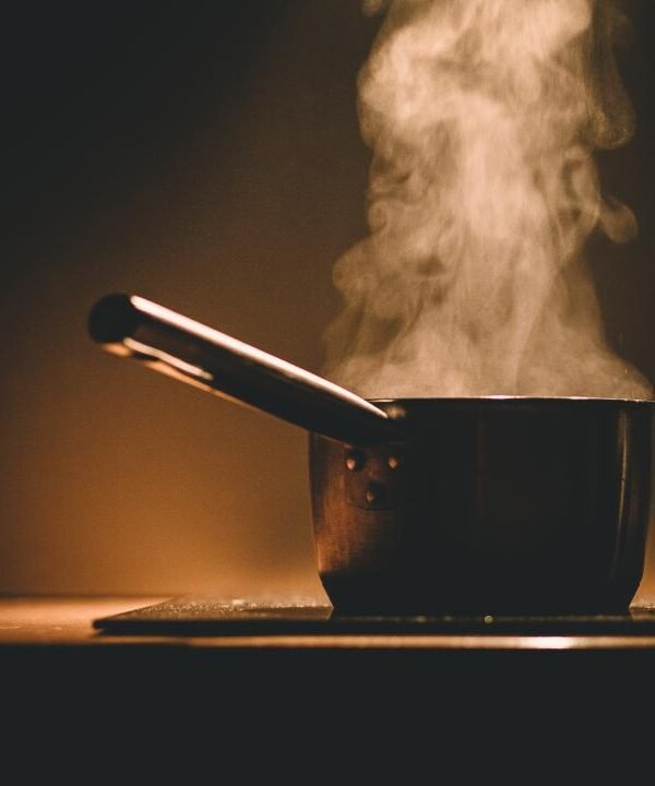 Steaming saucepan stove