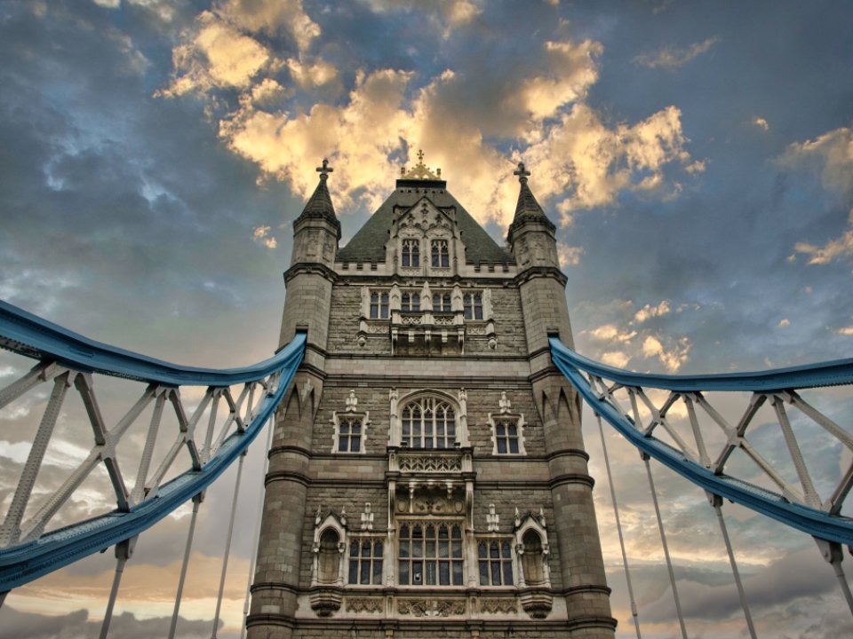 Tower bridge london sky