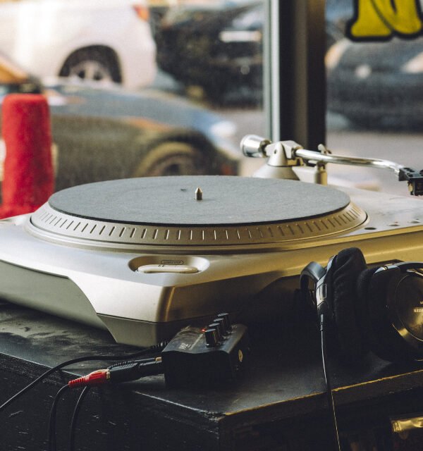 Vintage turntable headphones