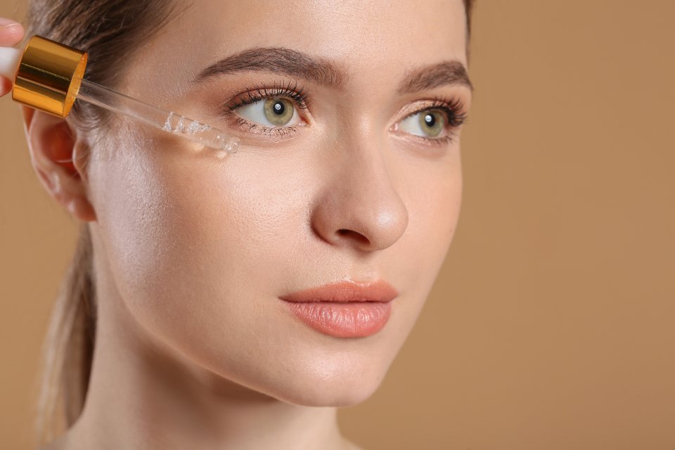 Vitamin c serum dropper face