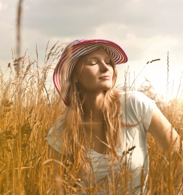Woman sun hat field